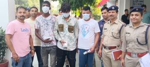 तीन शातिर चोर पुलिस की गिरफ्त में, बंद घरों की रेकी कर देते थे चोरी अंजाम…………