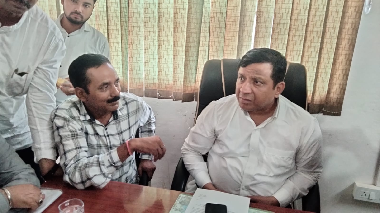 हलद्वानी पहुँच सूचना महानिदेशक ने मीडिया सेंटर में पत्रकारों से करी वार्ता, जाना  पत्रकारों से जुड़ी समस्याओं को।