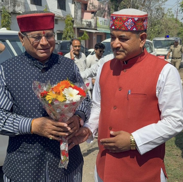 कालाढुंगी दुग्ध केंद्र में मंत्री खजान दास का आत्मीय स्वागत अभिनन्दन,,,,।