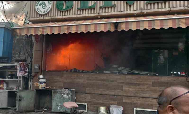 हल्द्वानी नैनीताल रोड पर रेस्टोरेंट में लगी भीषण आग..