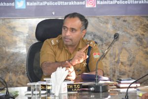 कैंची धाम ड्यूटी :-  वर्दी पर दाग लगाने वालों पर बर्खास्तगी की तलवार..।