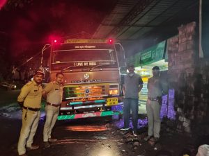 तस्करों का सीक्रेट जुगाड़ हुआ फेल,,,,रानीबाग बैरियर पर गए पकड़े ..।
