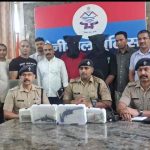 गोरापड़ाव डकैती की और खुली परतें ,,, एयरपोर्ट के पीछे से दबोचे गए क्रिमनल,,, नकदी और हथियार बरामद,,।